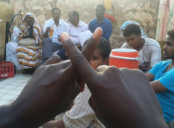 ناشطون يحرضون أسرة في شمبات بالخرطوم بحري على مقاطعة الانتخابات