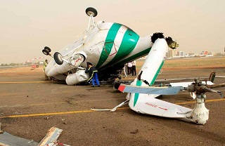 طائرة نائب الرئيس بعد احتراقها بمطار الخرطوم في 28 فبراير 2015