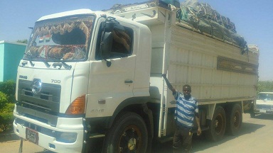 شاحنة محملة بالبضائع استعيدت من يد 8 مسلحين بجنوب دارفور صورة لـ(سودان تربيون)
