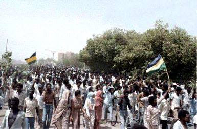 صورة إرشيفية لإنتفاضة 6 أبريل 1985 ضد حكم جعفر نميري