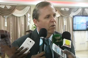 ستيفن بول رئيس وفد خفر السواحل الأمريكي يدلي بتصريحات في بورتسودان ( الشروق نت)