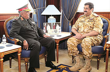 وزيرا الدفاع السوداني والقطري بالدوحة ـ صورة من شبكة الشروق