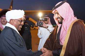 ولي ولي العهد السعودي يستقبل الرئيس البشير في حفر الباطن الاربعاء 9 مارس 2016..صورة من (واس)