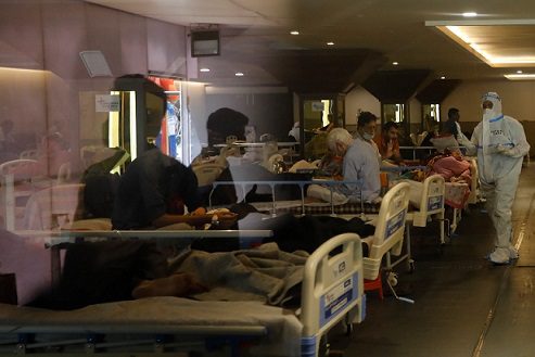 انهيار كامل للنظام الصحي في الهند بعد تفشي 