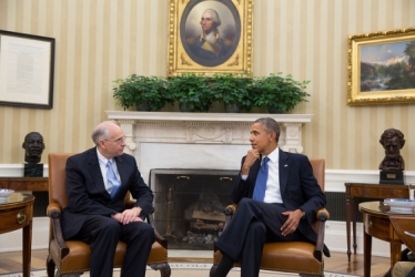 أوباما يجتمع مع السفير دونالد بوث في المكتب البيضاوي 28 أغسطس 2013 