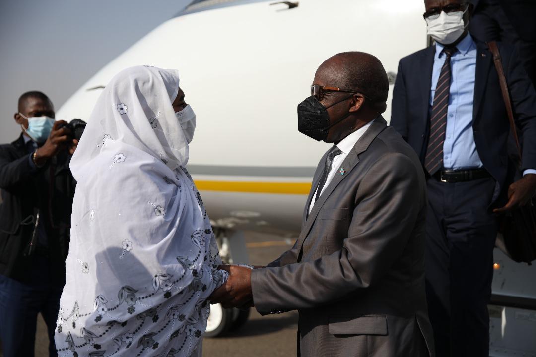 وزيرة الخارجية السودانية تستقبل نظيرها الكونغولي بمطار الخرطوم ـ 15 سبتمبر 2021