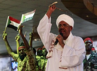 الرئيس السودانى  عمر البشير (رويترز)