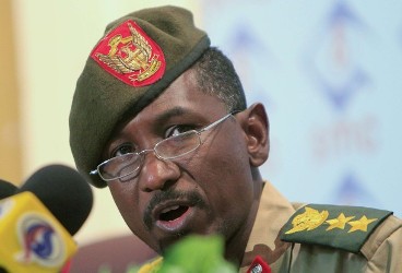الناطق الرسمي باسم الجيش السوداني خالد الصوارمي (رويترز)