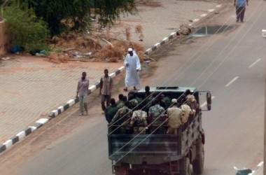 أحدى سيارة تقل رجال امن في احدى شوارع الخرطوم في يوم 2 يوليو