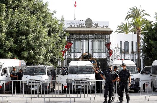 police_officers_stand_guard_outside_the_parliament_building_in_tunis_tunisia_july_27_2021._reuters_arabphoto.jpg
