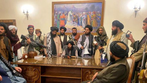 قادة حركة طالبان في القصر الرئاسي بكابل ..15 أغسطس 2021
