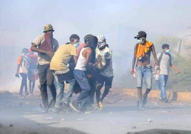 Wounded protester carried by his colleagues in Khartoum on January 6, 2022 (ST photo)