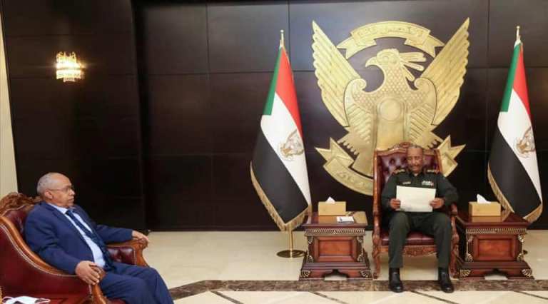 Al-Burhan reads a message from President Afwerki handed over by Eritrean Ambassador to Khartoum Ahmed Isa on May17, 2022