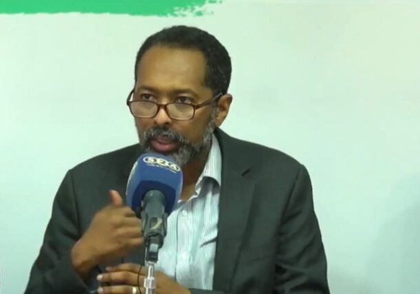 Khalid Omer speaks duringthe workshop on the evaluation of the FFC transtional government