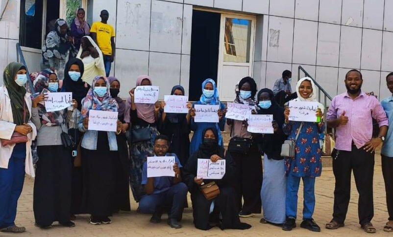 Doctors hold banners at Omdurman Hospital on September 6, 2022
