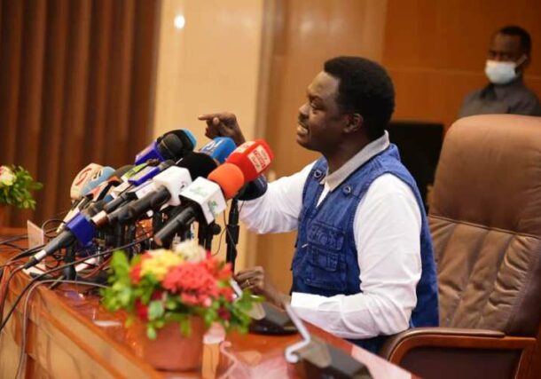 Minni Minnawi speaks to the media on 6 Feb 2021