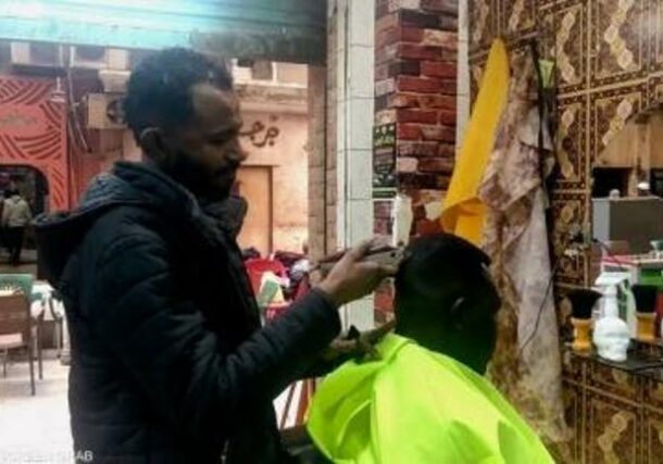Sudanese barber in Al-Soufi neighborhood