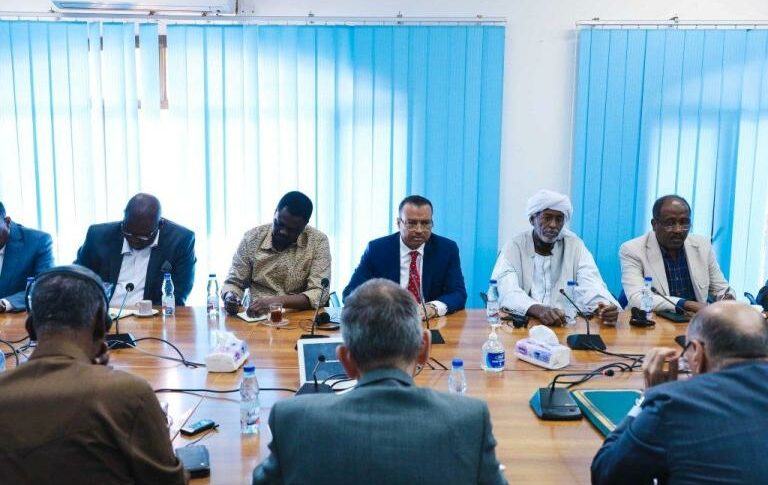Democratic Bloc leaders meet with he Trilateral Mechaism on December 15, 2022 (UNITAMS photo)