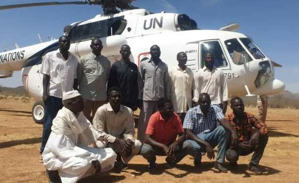 Sudanese army soldiers pose after their release by the SPLM-N before evacuation by UNITAMS helicoper on March 31, 2023