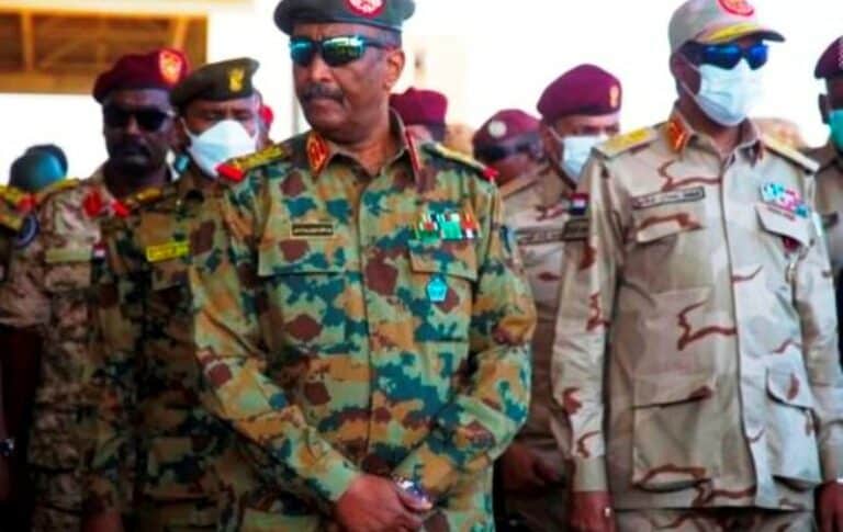 Abdel-Fatah-al-Burhan (L) with his-deputy-Mohamed-Daglo-Hemetti at a military graduation ceremony on September 22, 2021
