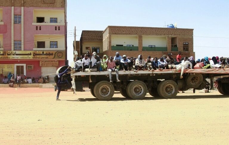 People fleeing street battles between the forces of two rival Sudanese generals, are transported on the back of a truck in the southern part of Khartoum, on April 21, 2023 AFP