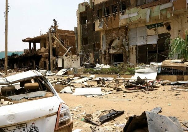 Damaged building in Khartoum on April 27, 2023 (Reuters photo)
