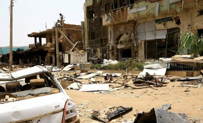 Damaged building in Khartoum on April 27, 2023 (Reuters photo)