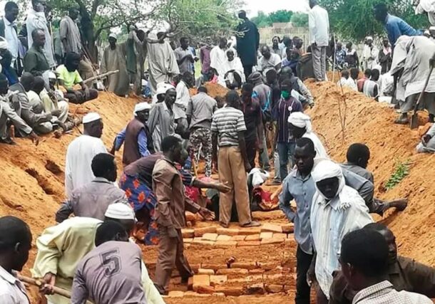 Residents dig a mass grave for 60 dead killed on the villages of Masteri, West Darfur on July 7, 2020 (AP photo)
