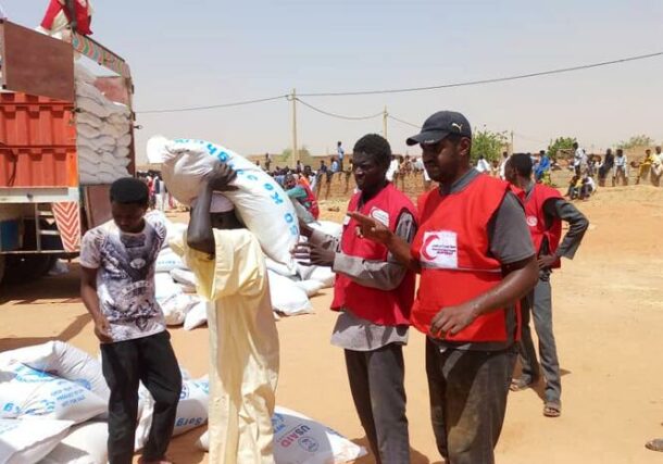 Sudanese Red Crescent Society volunteers distribute food to people in Khartoum who have been affected by the ongoing conflict in the country in late May 2023. (SRCS)