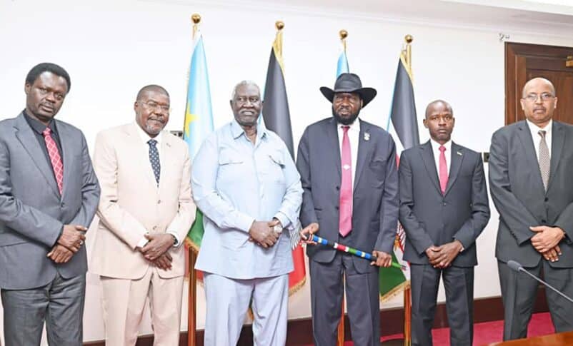 President Kiir poses with s leaders of Sudanese groups that signed the Juba peace agreement on October 25, 2023