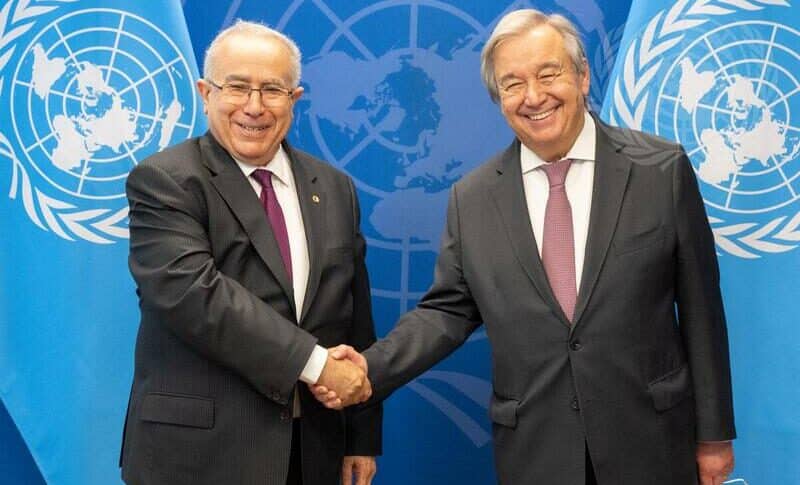 Secretary-General António Guterres (R) shakes hands with Ramtane Lamamra, on September 26n2022 (UN photo).