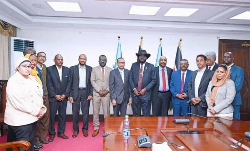 President Kiir poses with the FFC visiting delegation on November 22, 2023