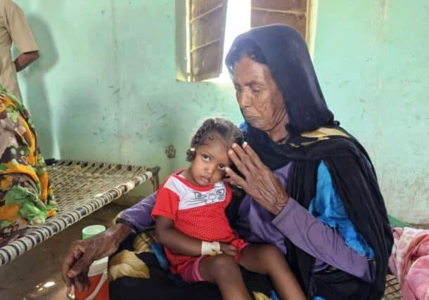 Manal, 3 years old patient, receiving treatment at the Gulli Cholera Treatment Centre (CTC), of Rawdat el Mukhtar of White Nile state on December 23, 2023 (UNICEF photo)