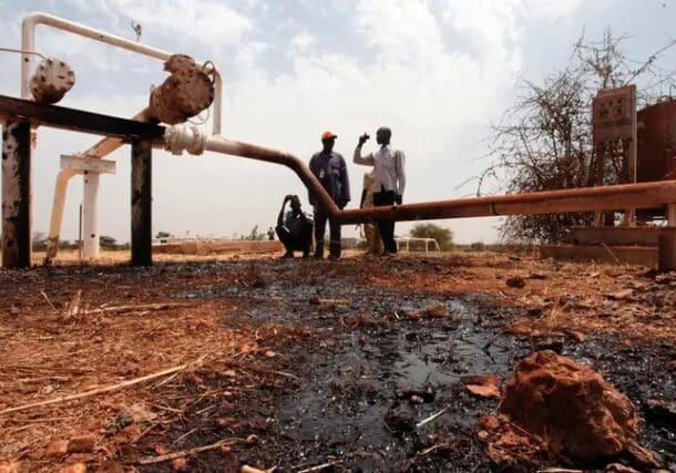 Oil spills onto the ground from an oil well head in South Sudan, March 3, 2012. (Reuters photo)