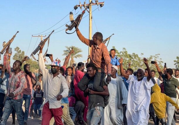 People rally in support of the Sudanese army in Wad Madani on December 17, 2023. AFP photo