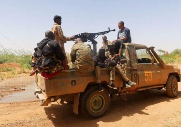 Sudanese troops at Kadaro street in Khartoum North prepare to ambuch RSF fighters on March 26, 2024