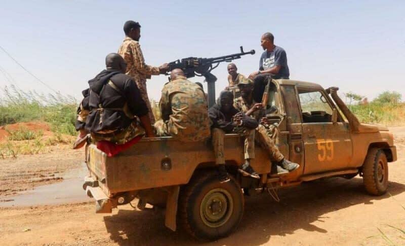 Sudanese troops at Kadaro street in Khartoum North prepare to ambuch RSF fighters on March 26, 2024