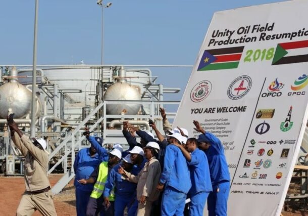 Workers take a photo during a ceremony marking the restarting of crude oil pumping at the Unity oil fields in South Sudan, Jan. 21, 2019. (Reuters photo)