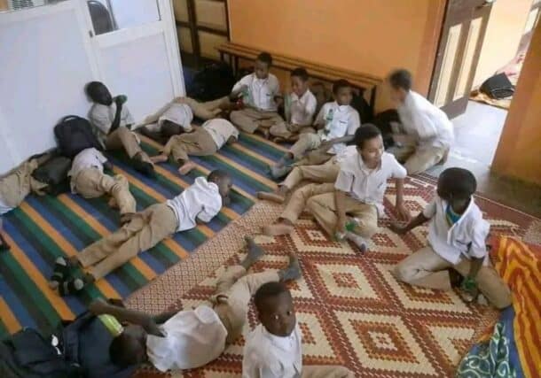 Children trapped in their school in Khartoum follwoing the breakout of war on April 15, 2024 (@ladu_thinker photo)