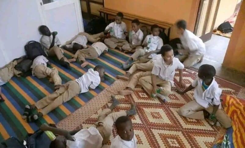 Children trapped in their school in Khartoum follwoing the breakout of war on April 15, 2024 (@ladu_thinker photo)