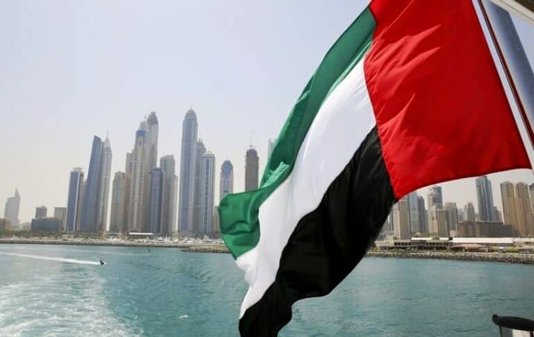 UAE flag flies over a boat at Dubai Marina, Dubai, United Arab Emirates May 22, 2015 (Reuters photo)