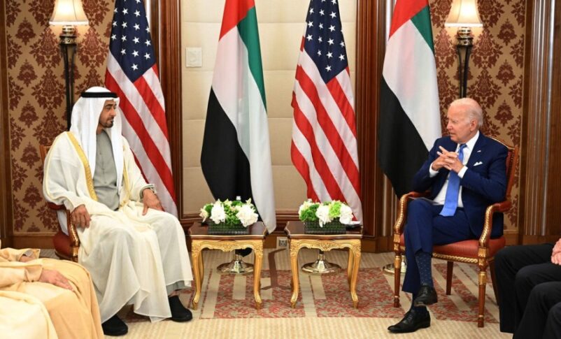 U.S. President Joe Biden (R) and UAE President Sheikh Mohamed bin Zayed meet in Jeddah on July 16, 2022. (AFP photo)
