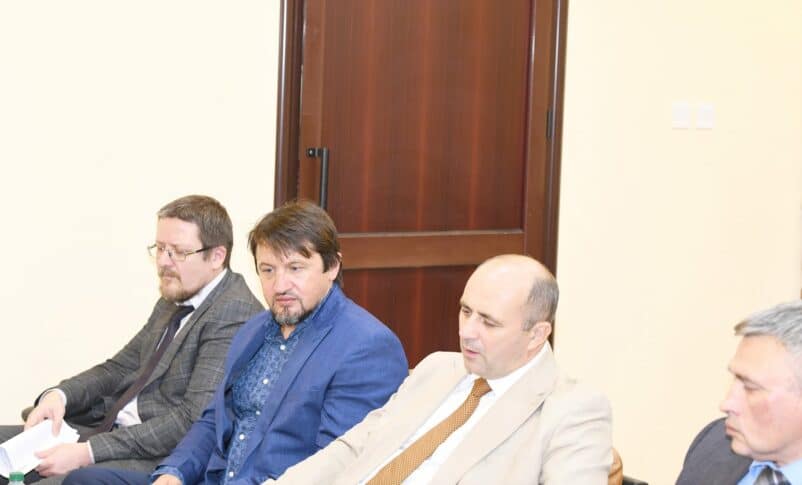 Viktor Chemodanov, (R) Chairman of the Russian-Sudanese Business Council and his delegation meet Sudan's Minister of Minerals, Mohamed Bashir Abunommo (unseen) on September 17, 2024