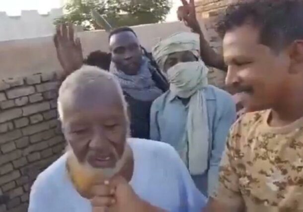 An RSF officer in Al Jazirah state drags an old man by the beard to humiliate him on October 25, 2024