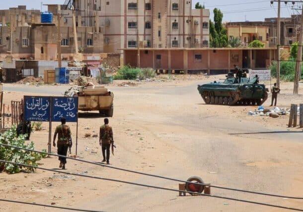 Sudanese army forces in inspect a neighbourhood in Khartoum Bahri