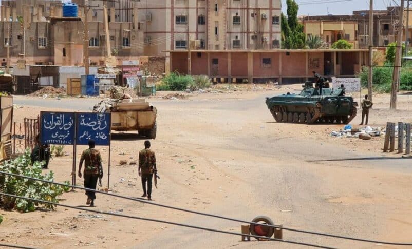 Sudanese army forces in inspect a neighbourhood in Khartoum Bahri