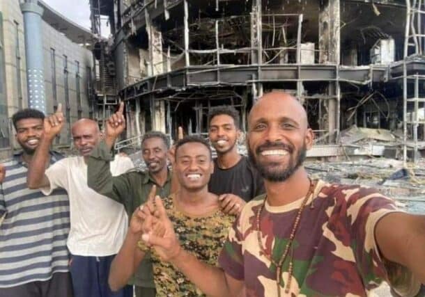 Sudanese soldiers in front of the Nile Company Tower in the Muqran area on October 7, 2024.