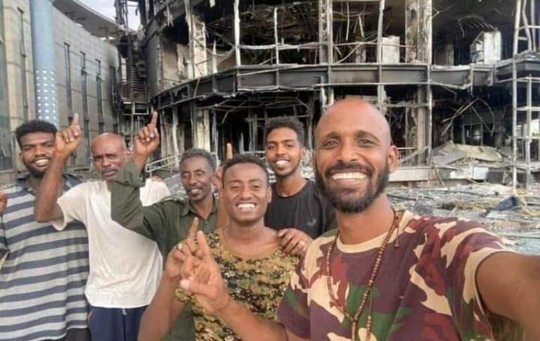 Sudanese soldiers in front of the Nile Company Tower in the Muqran area on October 7, 2024.