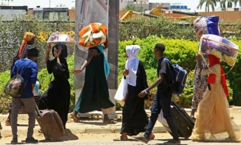 Civilian flee from southern Khartoum as fighting between the army and paramilitary forces led by rival generals rages on. (AFP-Getty Images)-