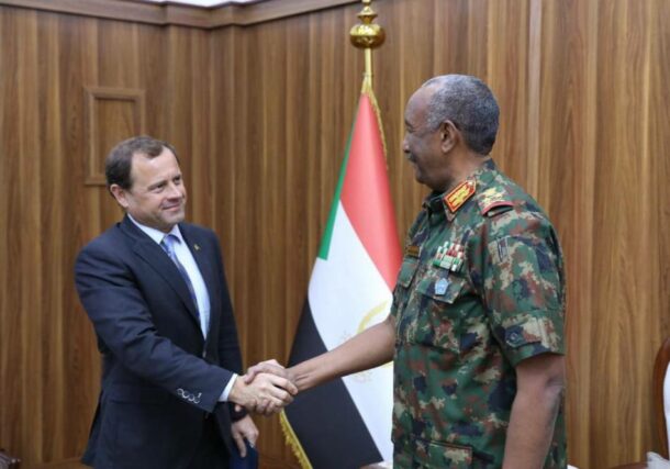 General Abdel Fattah al-Burhan hackes hands with US envoy Tom Perriello in Port Sudan on Nov 18, 2024